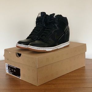 Nike Women’s Dunk Sky Hi Mesh Black (Like New)